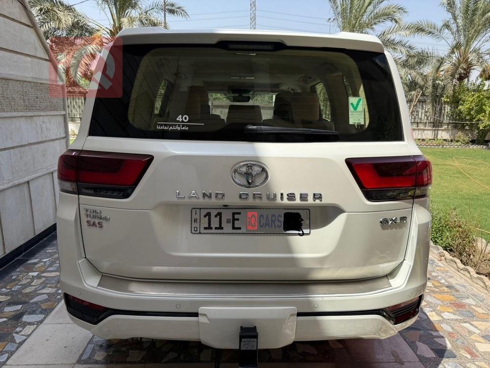 تۆیۆتا لاند کروزەر